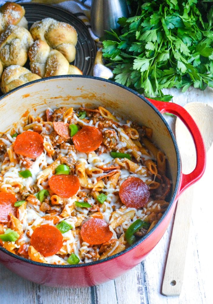 https://4sonrus.com/wp-content/uploads/2014/02/One-Pot-Pizza-Pasta-2-718x1024.jpg