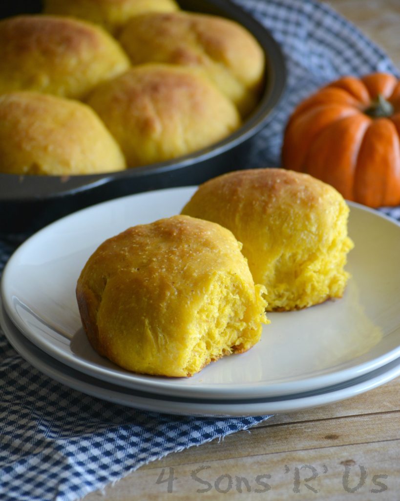 pumpkin-olive-oil-pull-apart-rolls-2