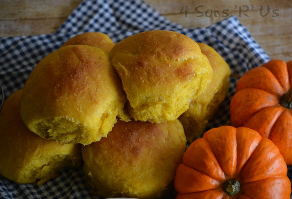 pumpkin-olive-oil-pull-apart-rolls-3