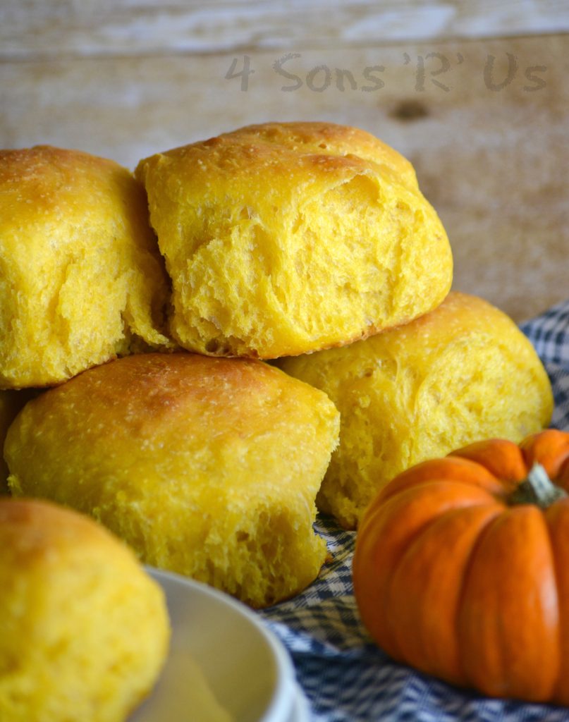 pumpkin-olive-oil-pull-apart-rolls-6