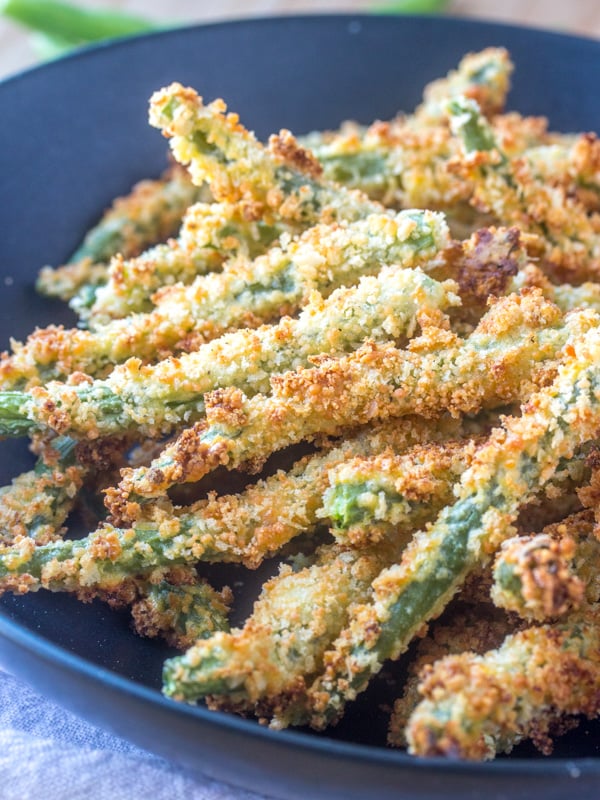 crispy baked green bean fries in a black serving bowl