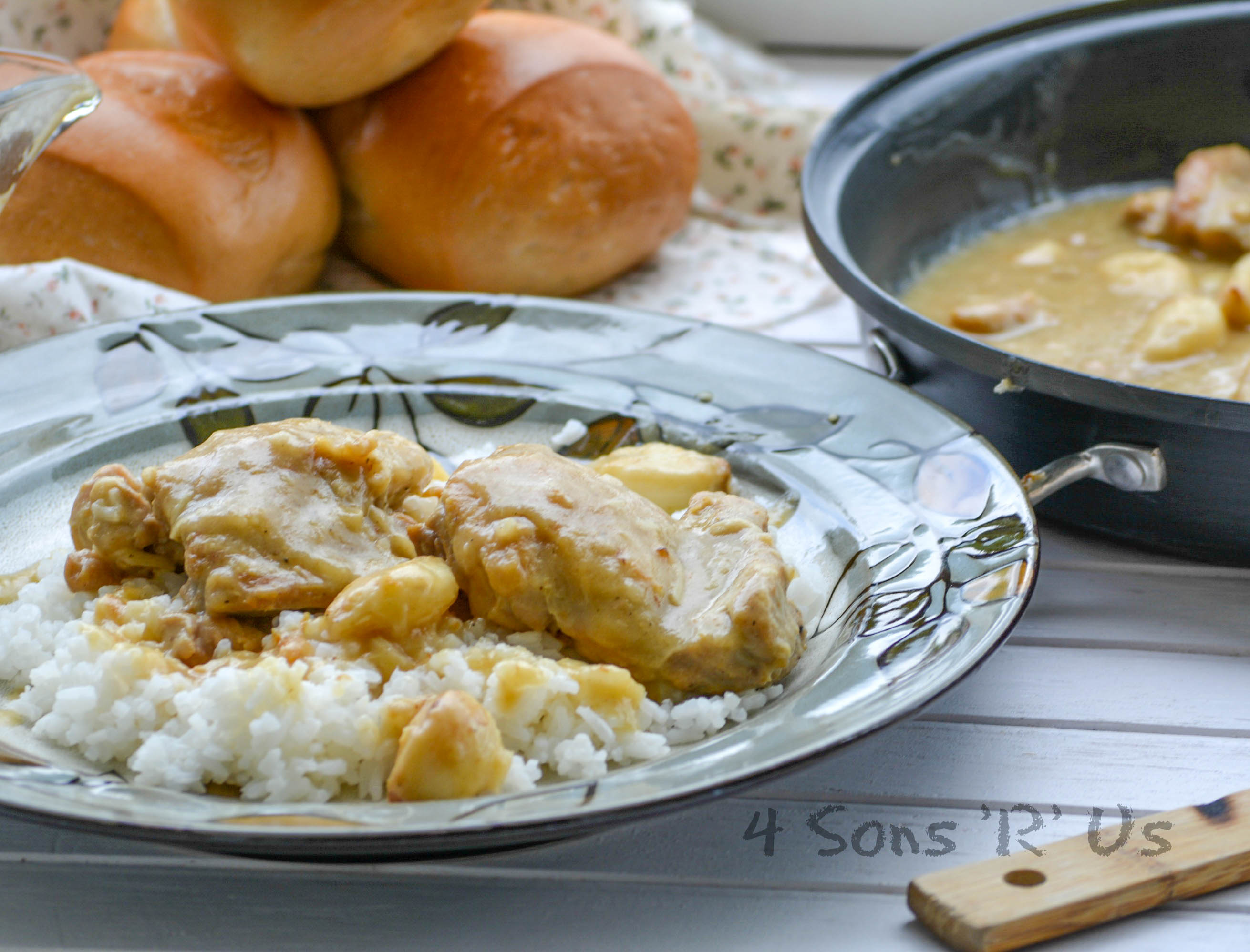 Rustic Pan Seared Chicken Thighs with Garlic Gravy2 4 Sons 'R' Us
