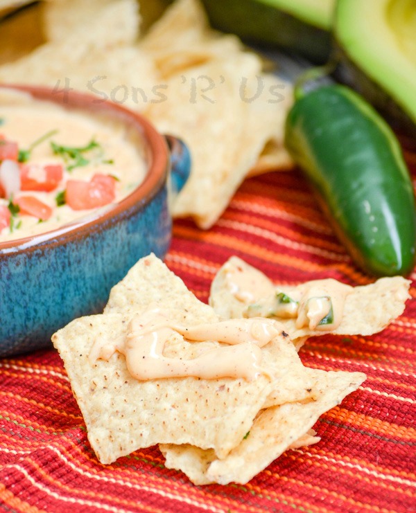 Restaurant Style White Queso Dip