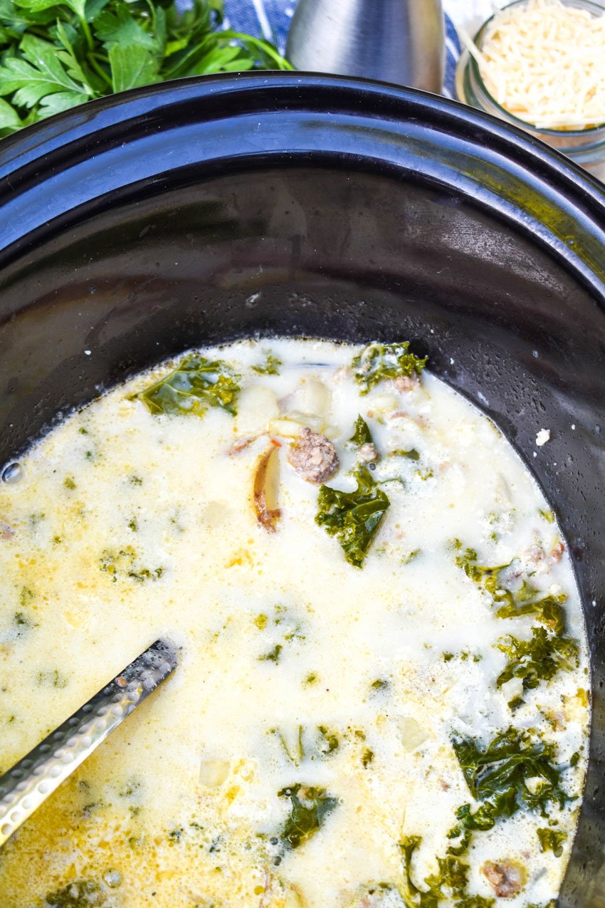 olive garden zuppa toscana soup in the bowl of a black crockpot