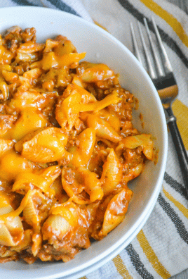BEEFY CHILI MAC PASTA IN A WHITE BOWL