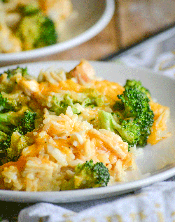 One Pot Cheesy Chicken Broccoli & Rice - 4 Sons 'R' Us