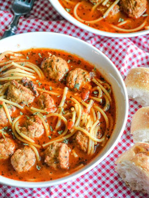 Slow Cooker Spaghetti & Meatballs Soup