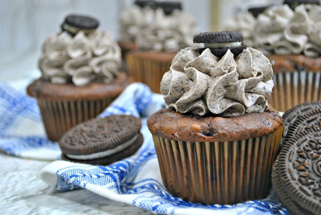 chocolate oreo cupcakes