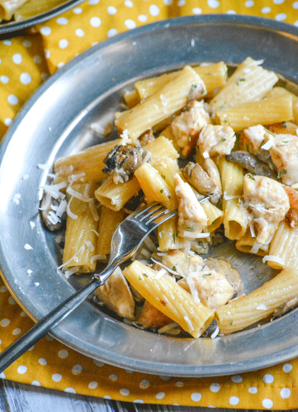 One Pot Chicken Marsala Pasta - 4 Sons 'R' Us