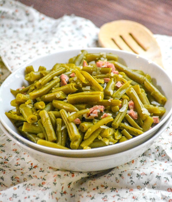 Southern mom mixes 2 things with her canned green beans to make