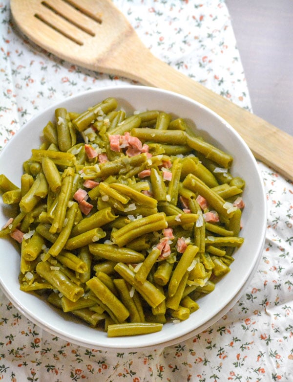 Southern mom mixes 2 things with her canned green beans to make