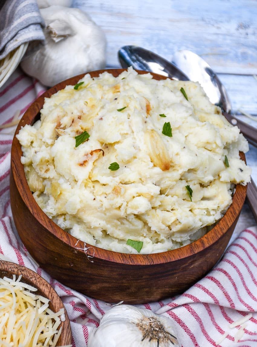creamy roasted garlic mashed potatoes in a wooden bowl