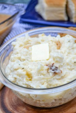 CREAMY ROASTED GARLIC MASHED POTATOES IN A GLASS MIXING BOWL