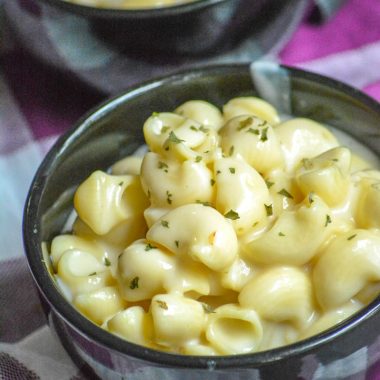 COPYCAT PANERA BREAD MAC AND CHEESE IN TWO SMALL BLACK BOWLS