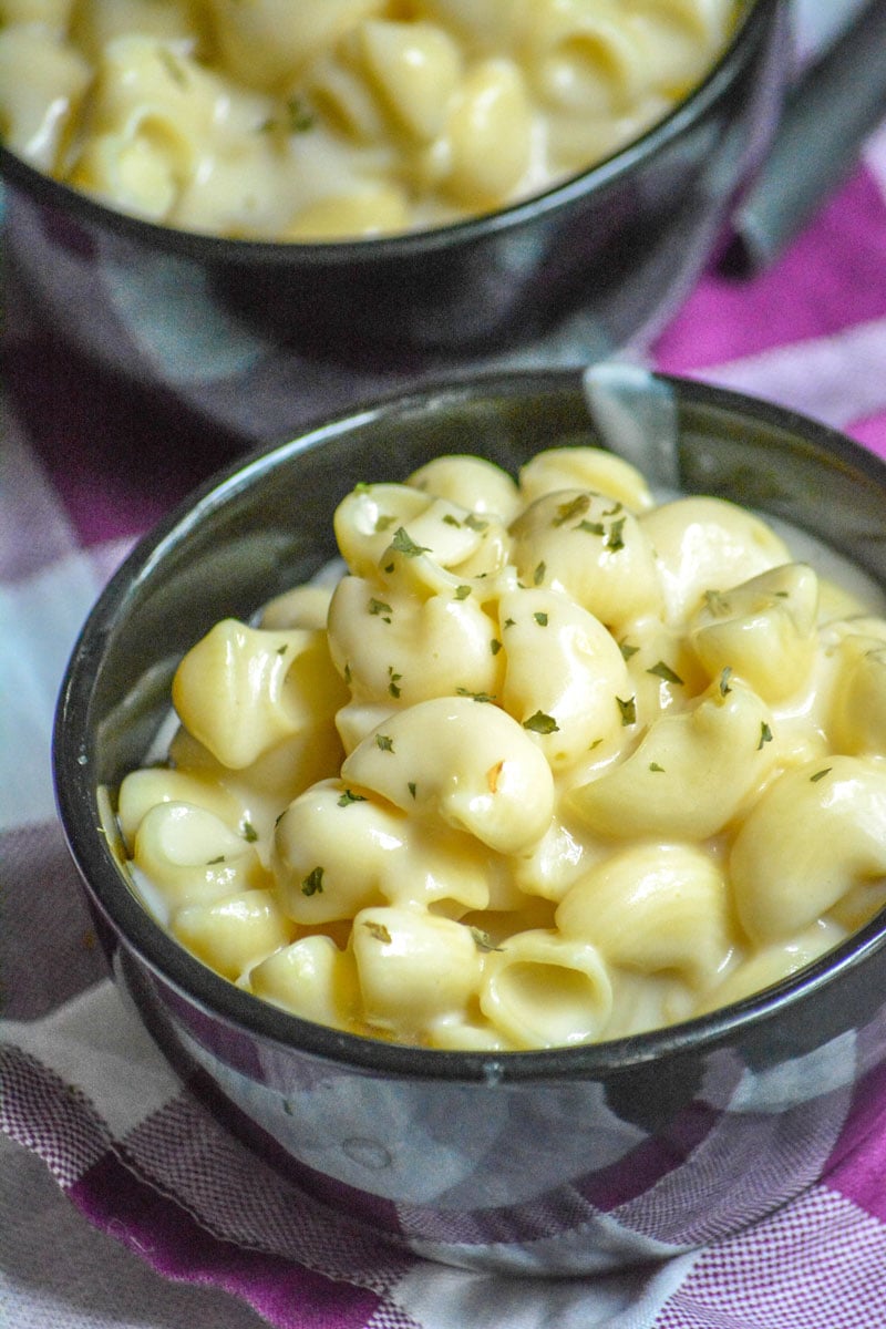 COPYCAT PANERA BREAD MAC AND CHEESE IN TWO SMALL BLACK BOWLS