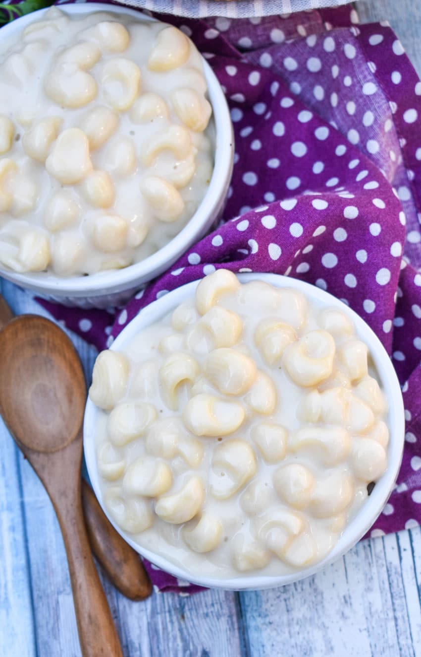 copycat panera mac and cheese recipe shown in two white ramekins with crusty rolls on the side