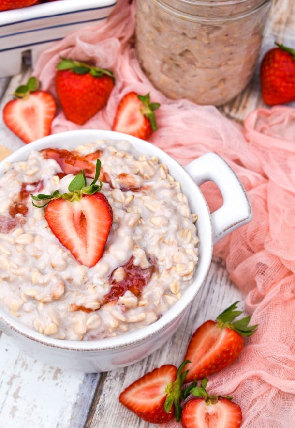 Strawberries & Cream Overnight Oatmeal 4 Sons 'R' Us