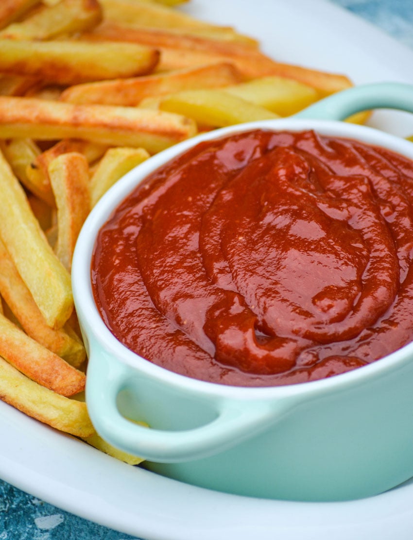 SMOKED KETCHUP RECIPE IN A SMALL GREEN BOWL