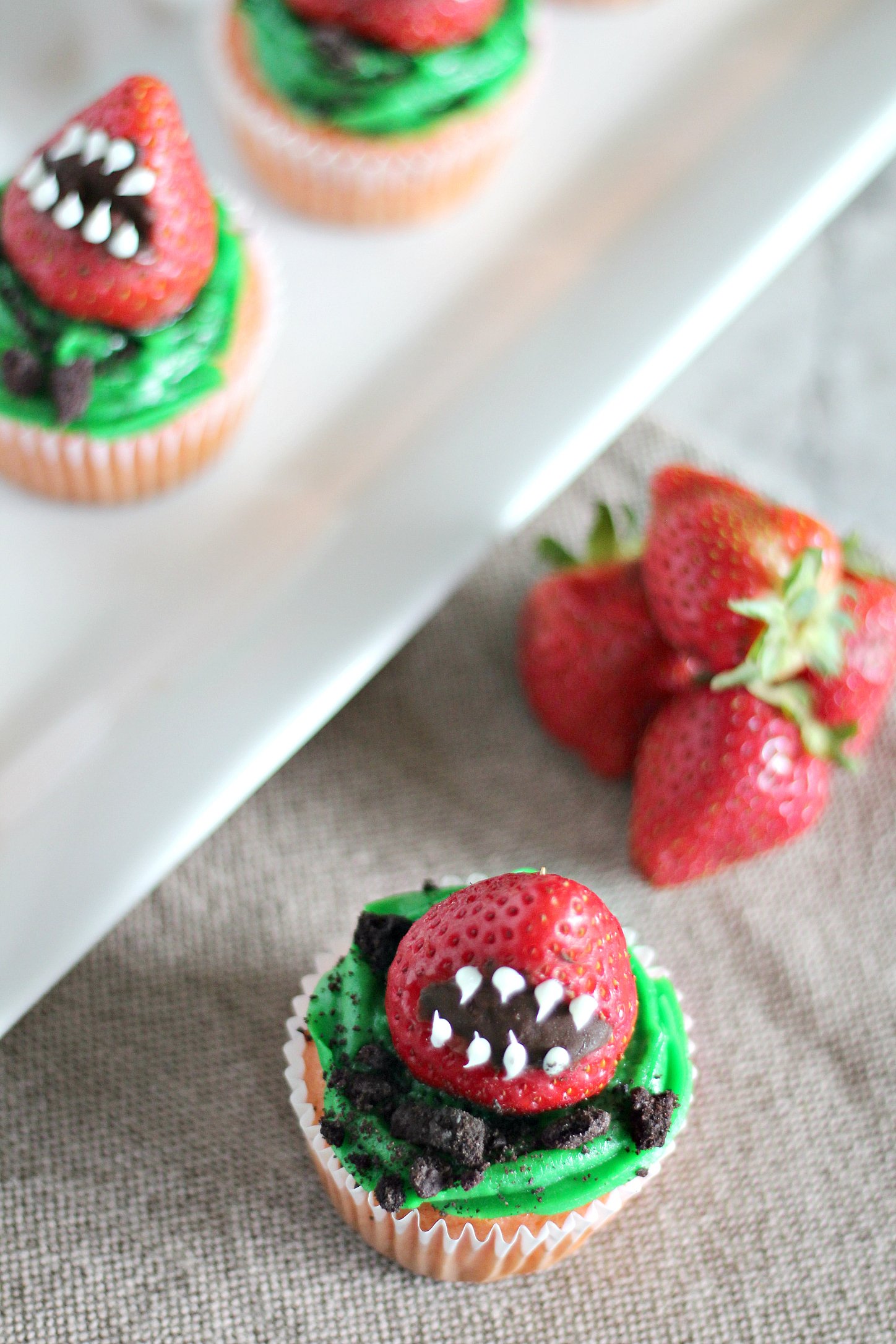 Monster Strawberry Cupcakes #HalloweenTreatsWeek - 4 Sons 'R' Us