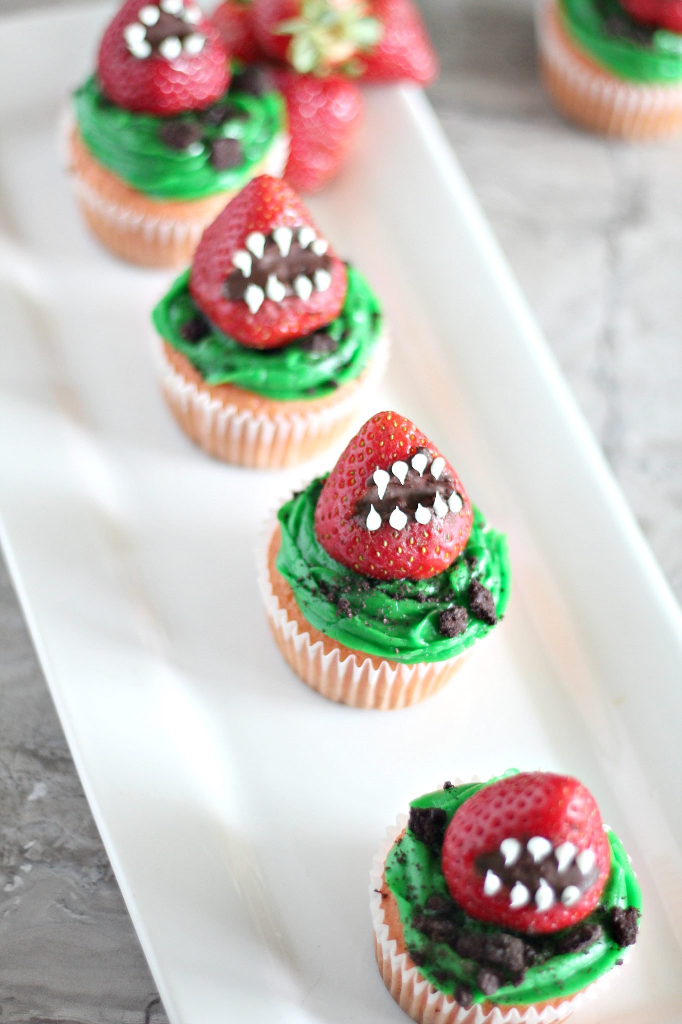 Monster Strawberry Cupcakes #HalloweenTreatsWeek - 4 Sons 'R' Us