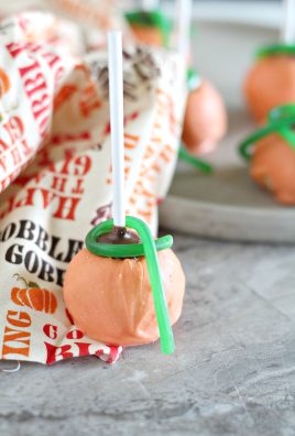 Pumpkin Cake Pops #HalloweenTreatsWeek