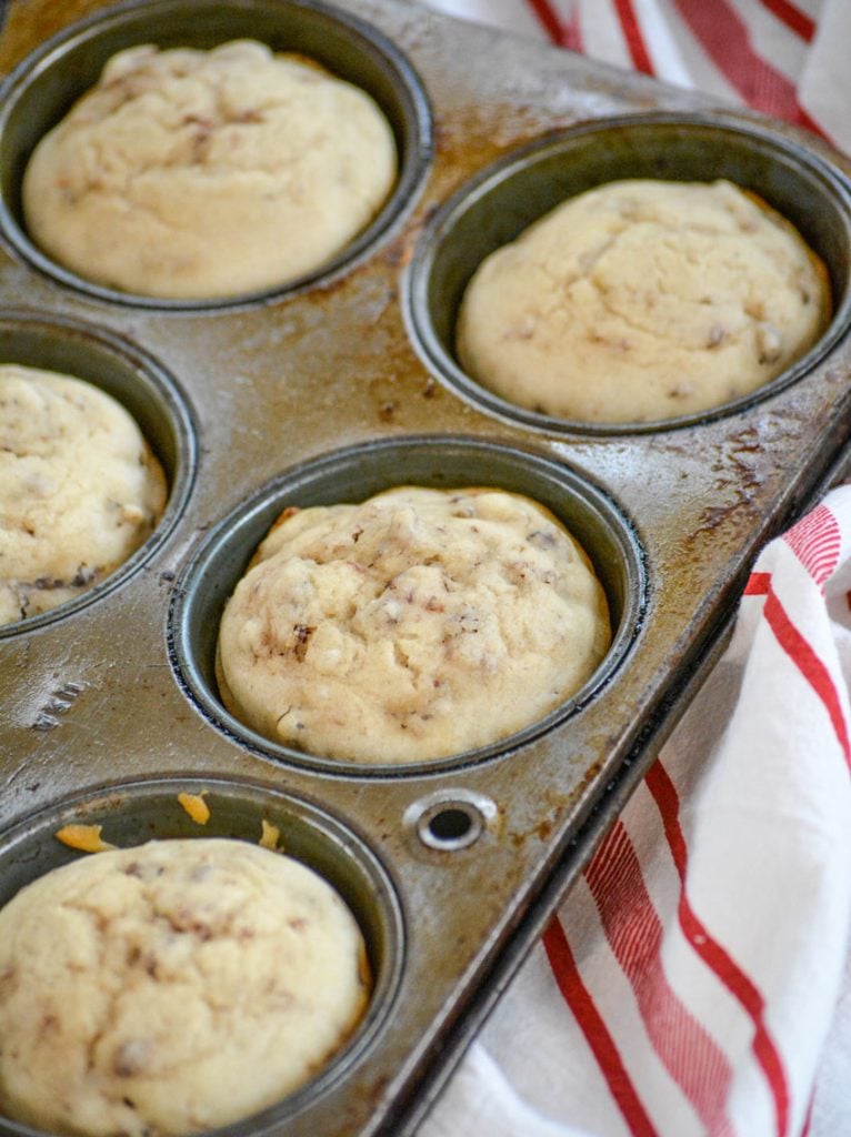 MAPLE LEAF MUFFIN PAN MADE IN USA