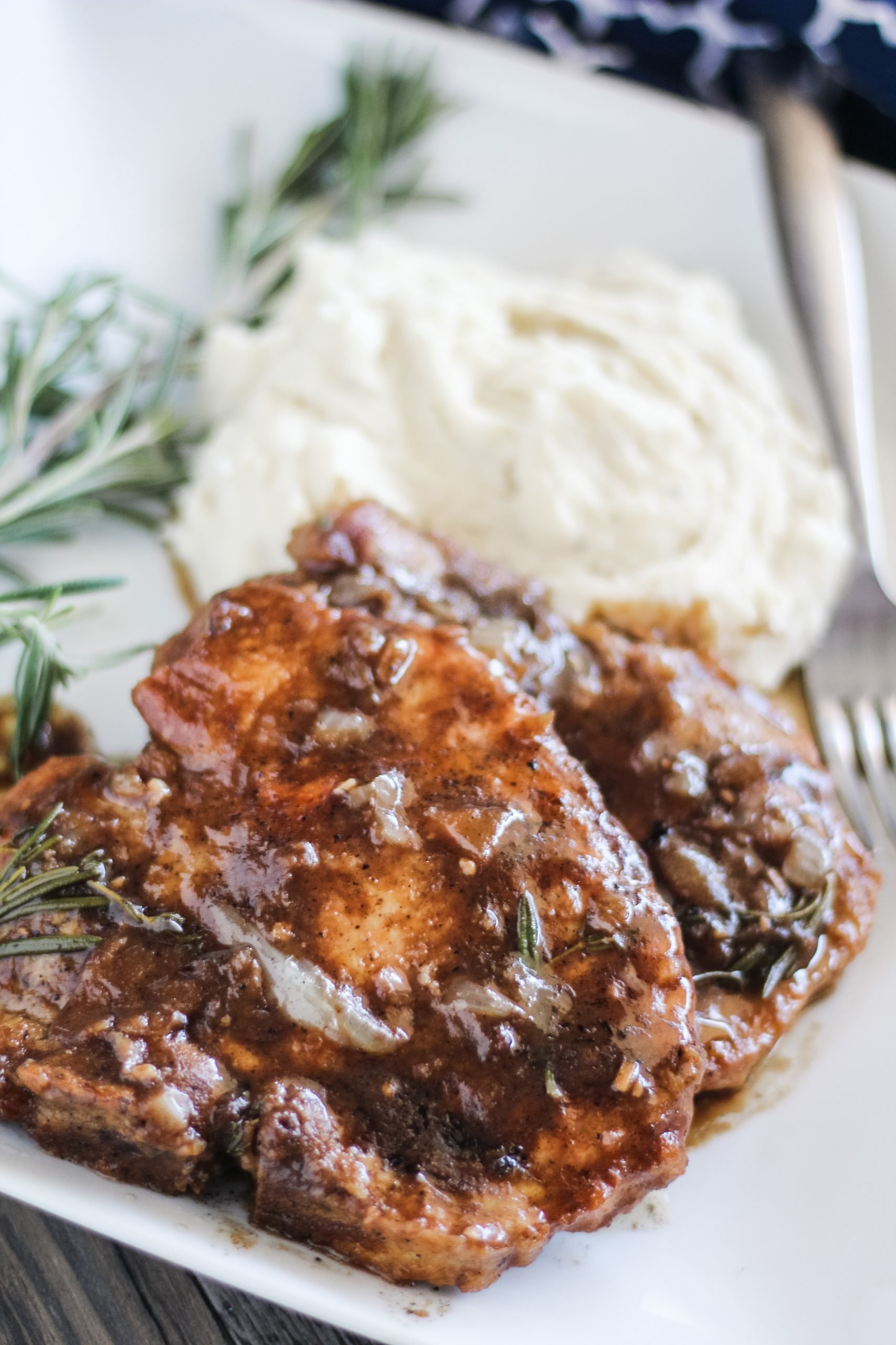 Smothered Pork Chops In Brown Gravy 4 Sons R Us