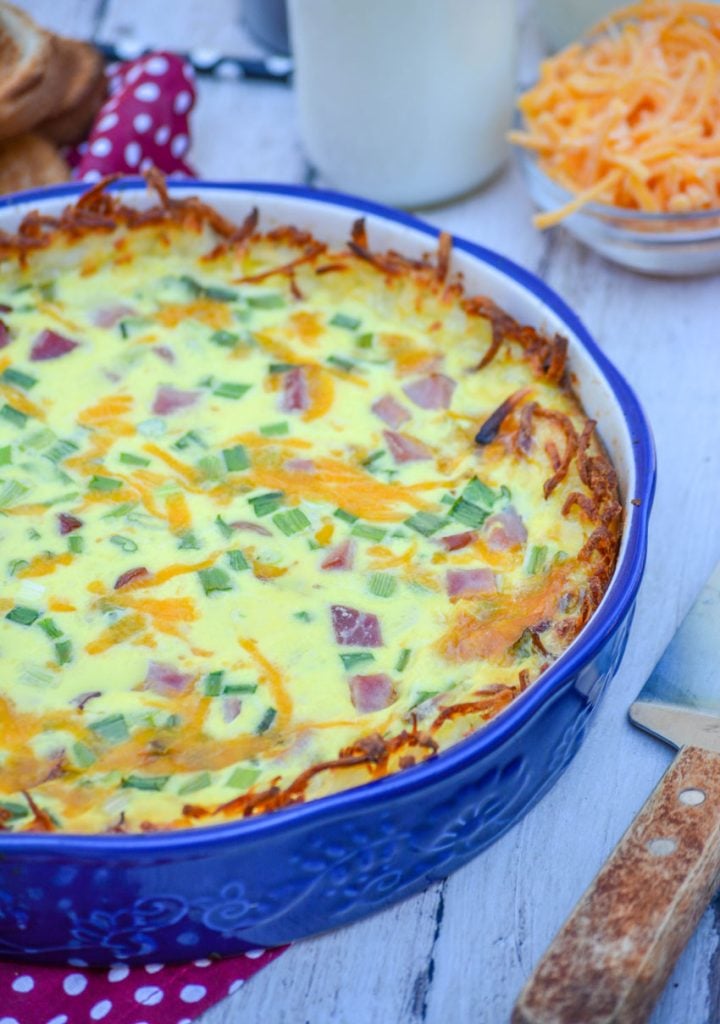 hash brown crusted quiche in a blue pie dish 