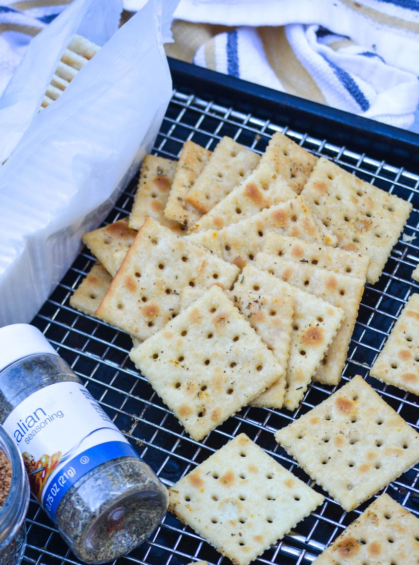 Italian Seasoned Saltine Crackers 4 Sons R Us