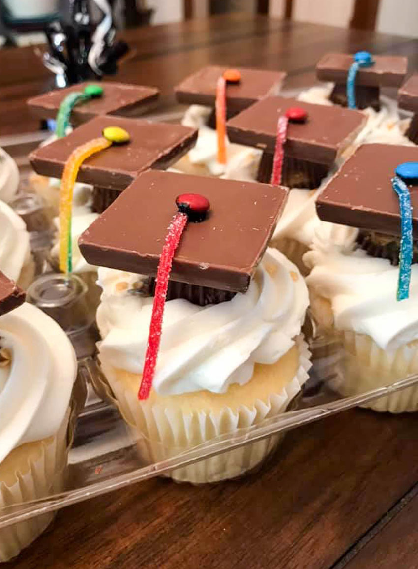 Graduation Cap Cupcakes - 4 Sons 'R' Us