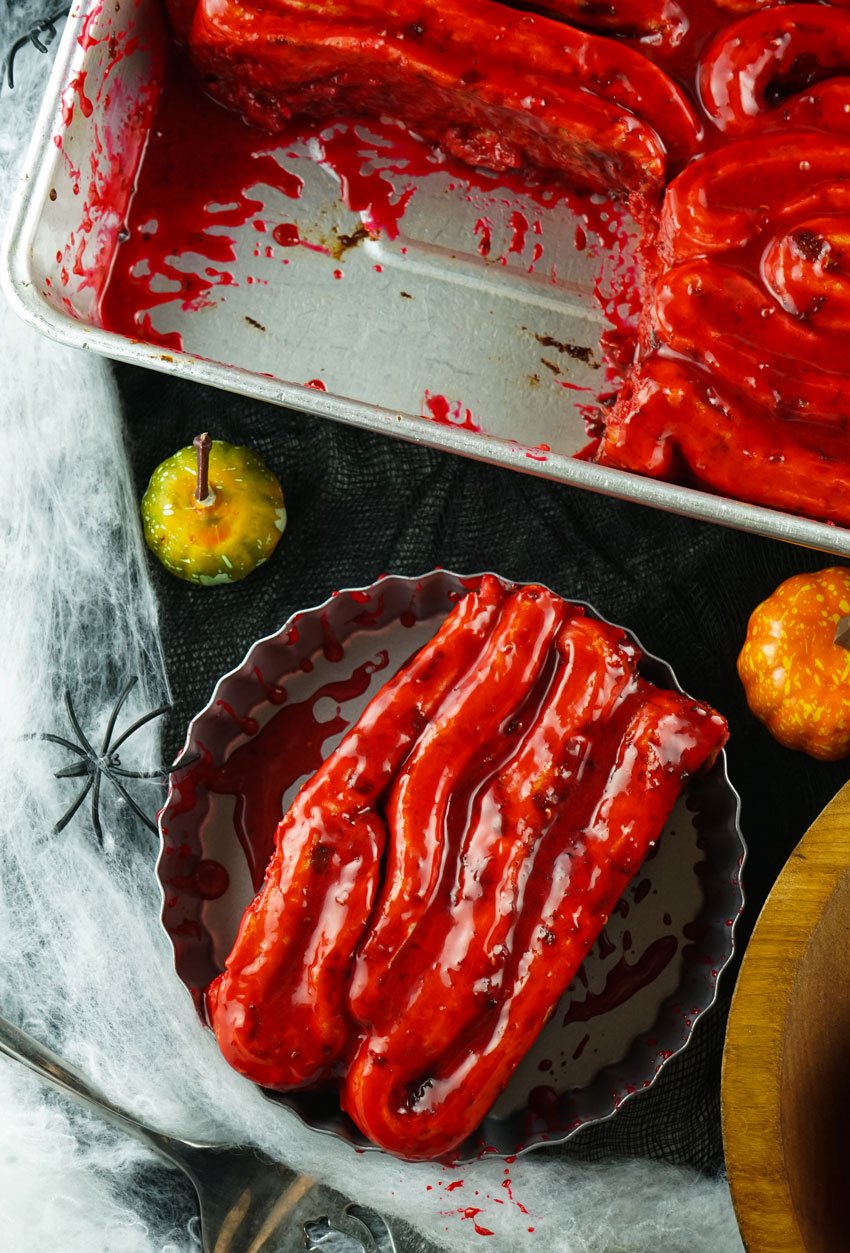 Blood & Guts Cinnamon Rolls #HalloweenTreatsWeek