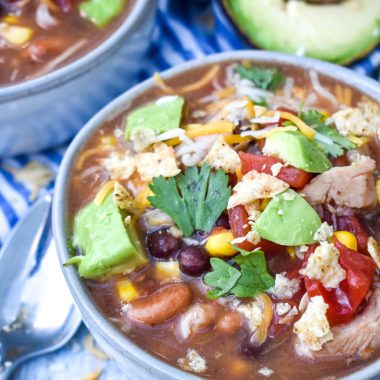 10 can taco soup in two gray bowls