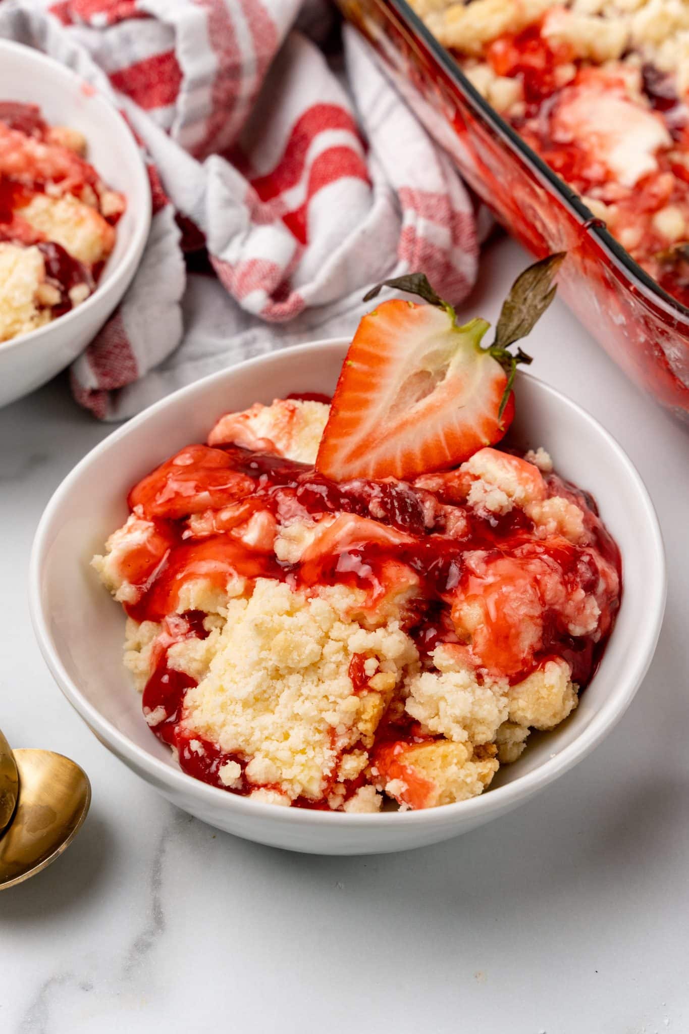 Strawberry Cheesecake Dump Cake 4 Sons 'R' Us