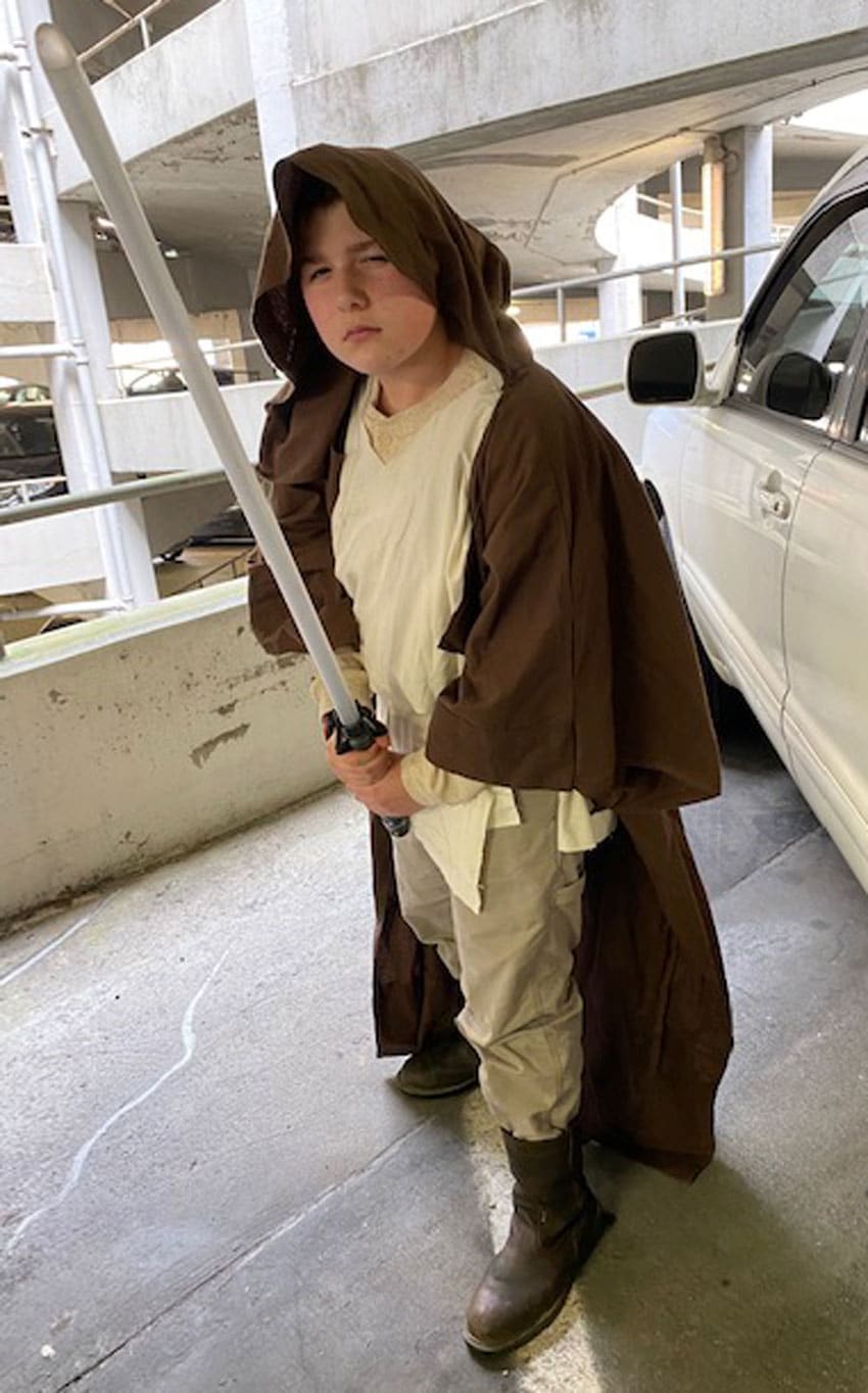 a kid dressed up as a jedi