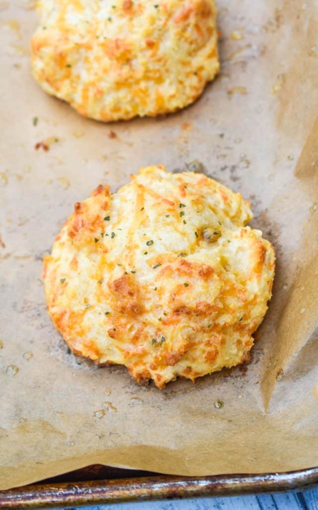 Homemade Cheddar Bay Biscuits (Red Lobster Copycat) - 4 Sons 'R' Us