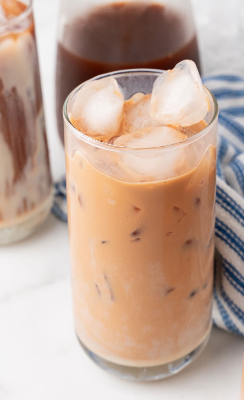 thai iced tea in a large glass with ice cubes