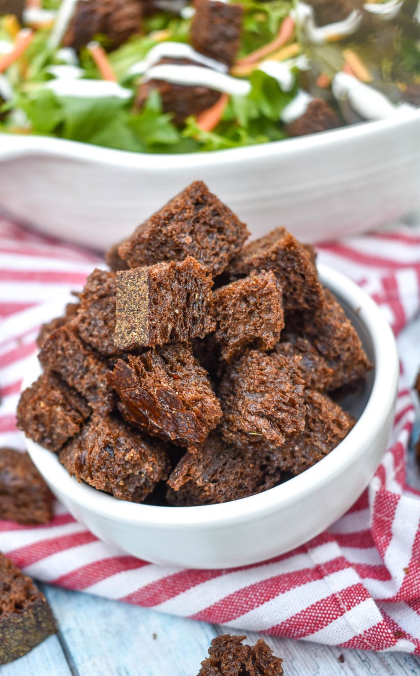 COPYCAT RUBY TUESDAY PUMPERNICKEL CROUTONS IN A SMALL WHITE BOWL