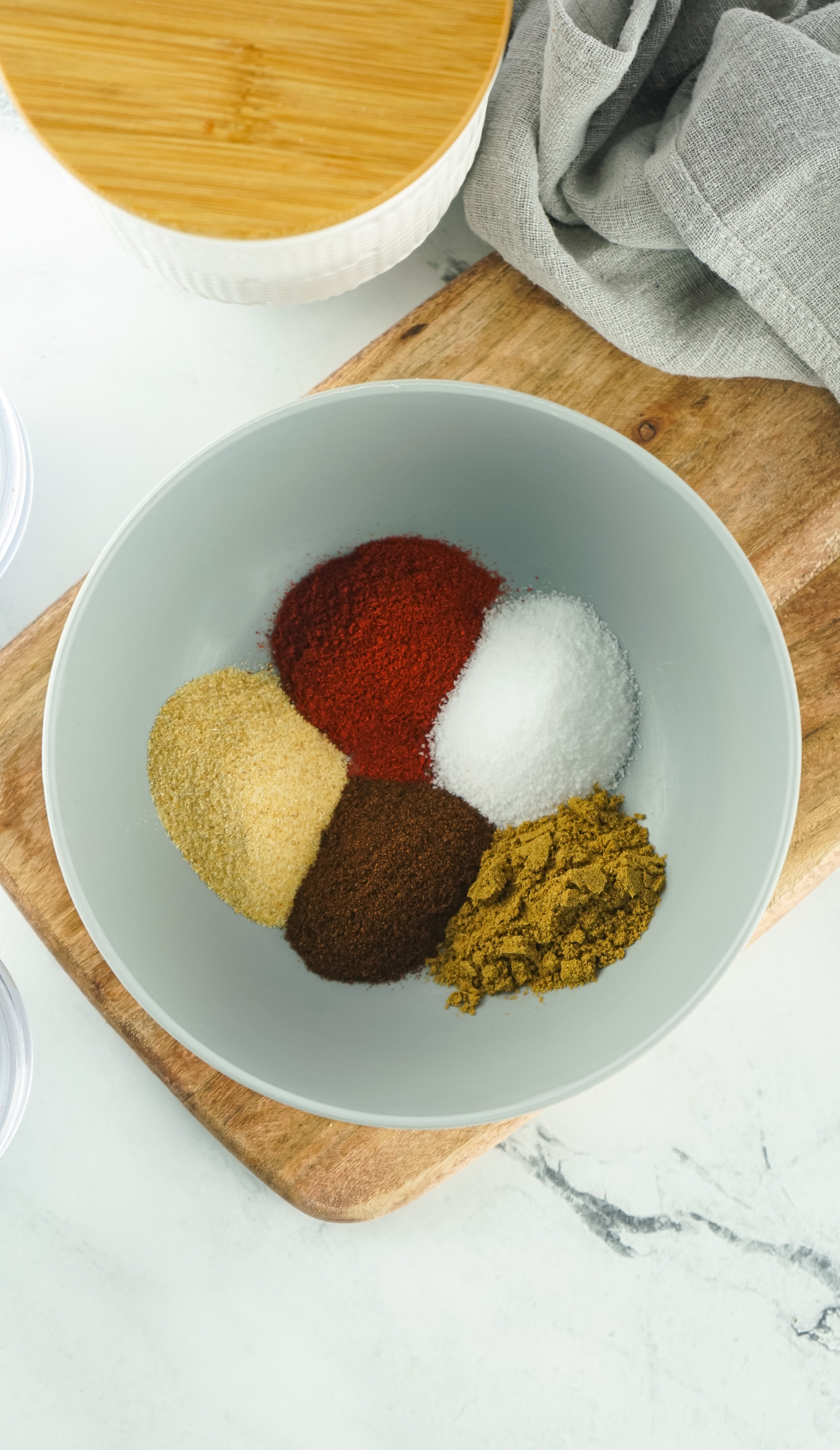5 different spice piles in one small mixing bowl
