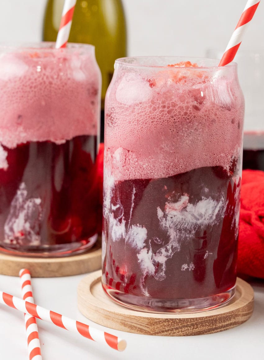 RED WINE ICE CREAM FLOATS IN TWO GLASS JARS