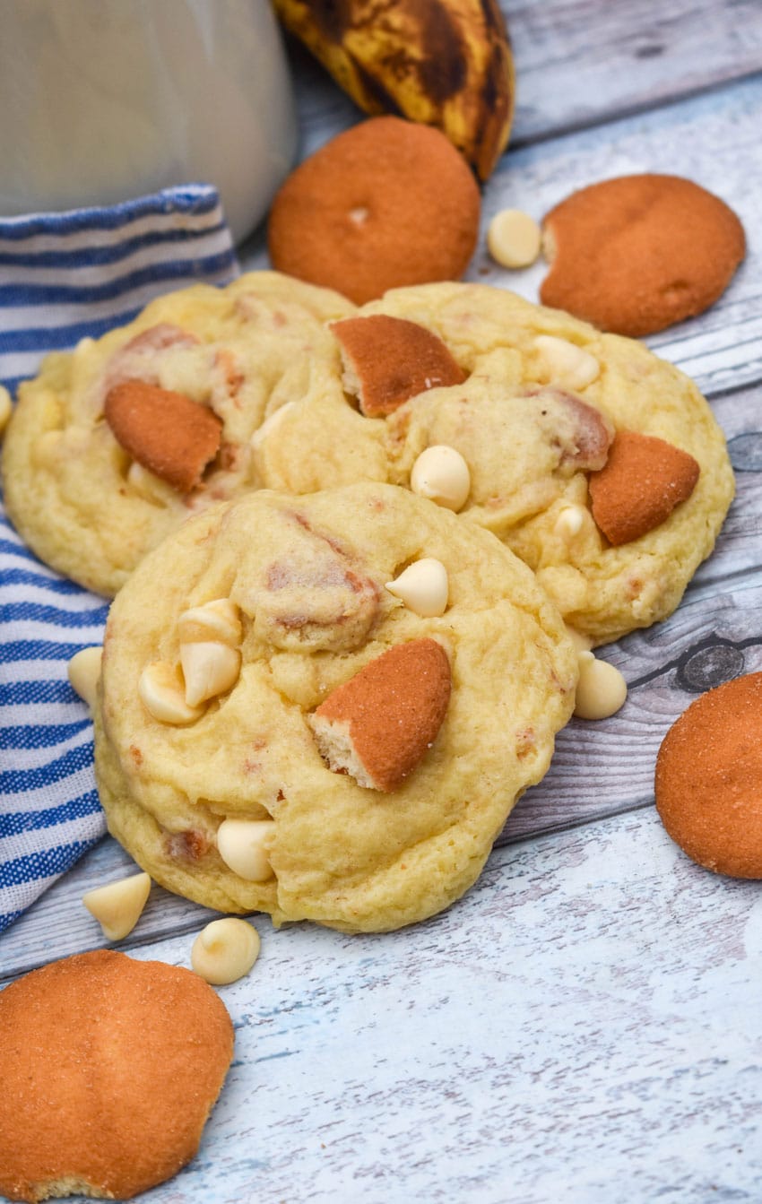 a pile of banana pudding cookies on a wooden table