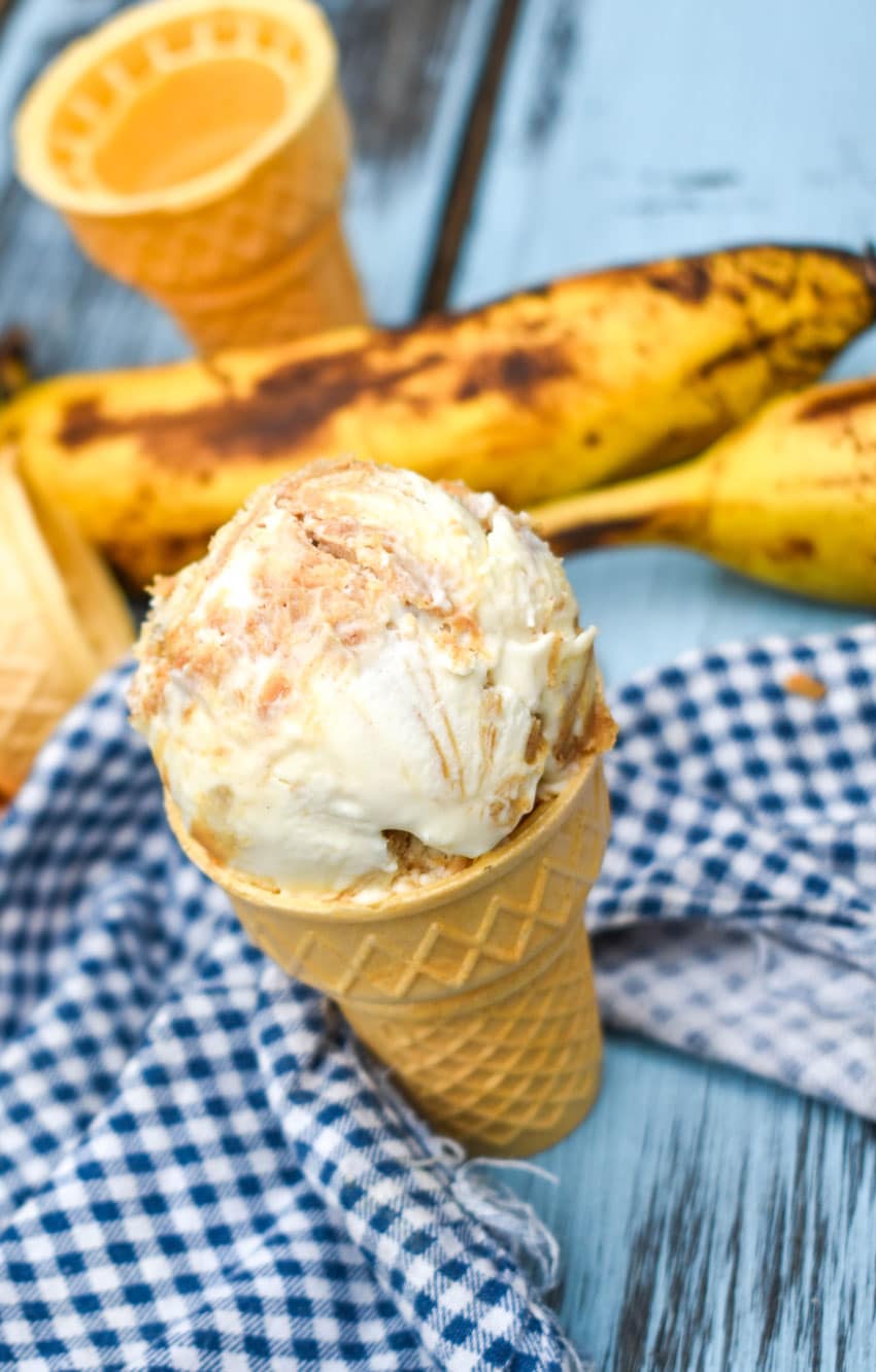 scoops of no churn banana pudding ice cream in ice cream cones