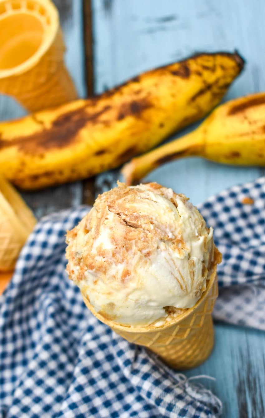 scoops of no churn banana pudding ice cream in ice cream cones