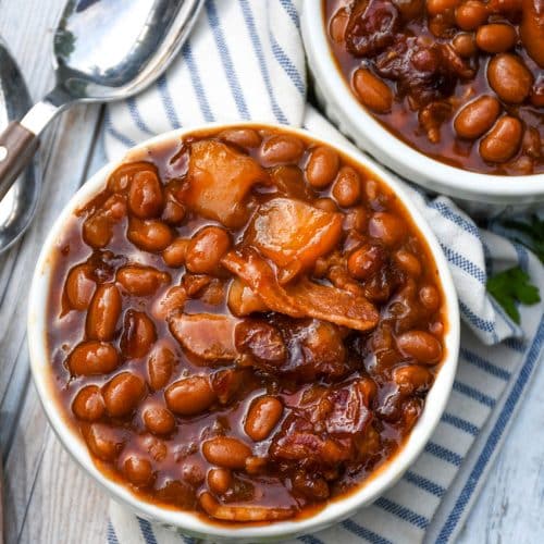 apple pie baked beans in two small white ramekins