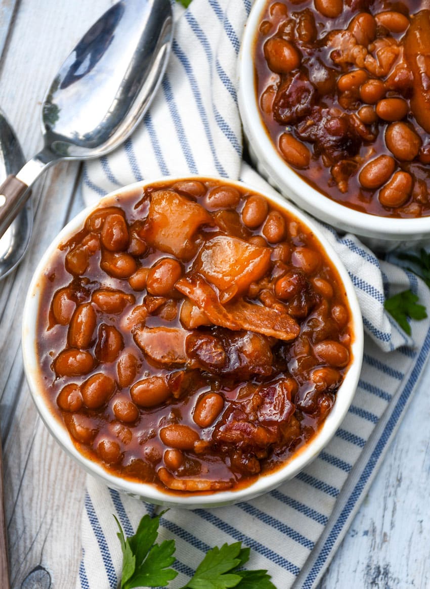 apple pie baked beans in two small white ramekins