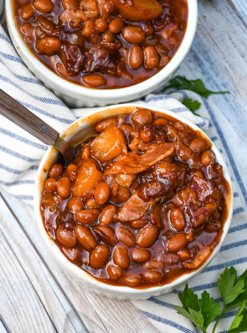 apple pie baked beans in two small white ramekins