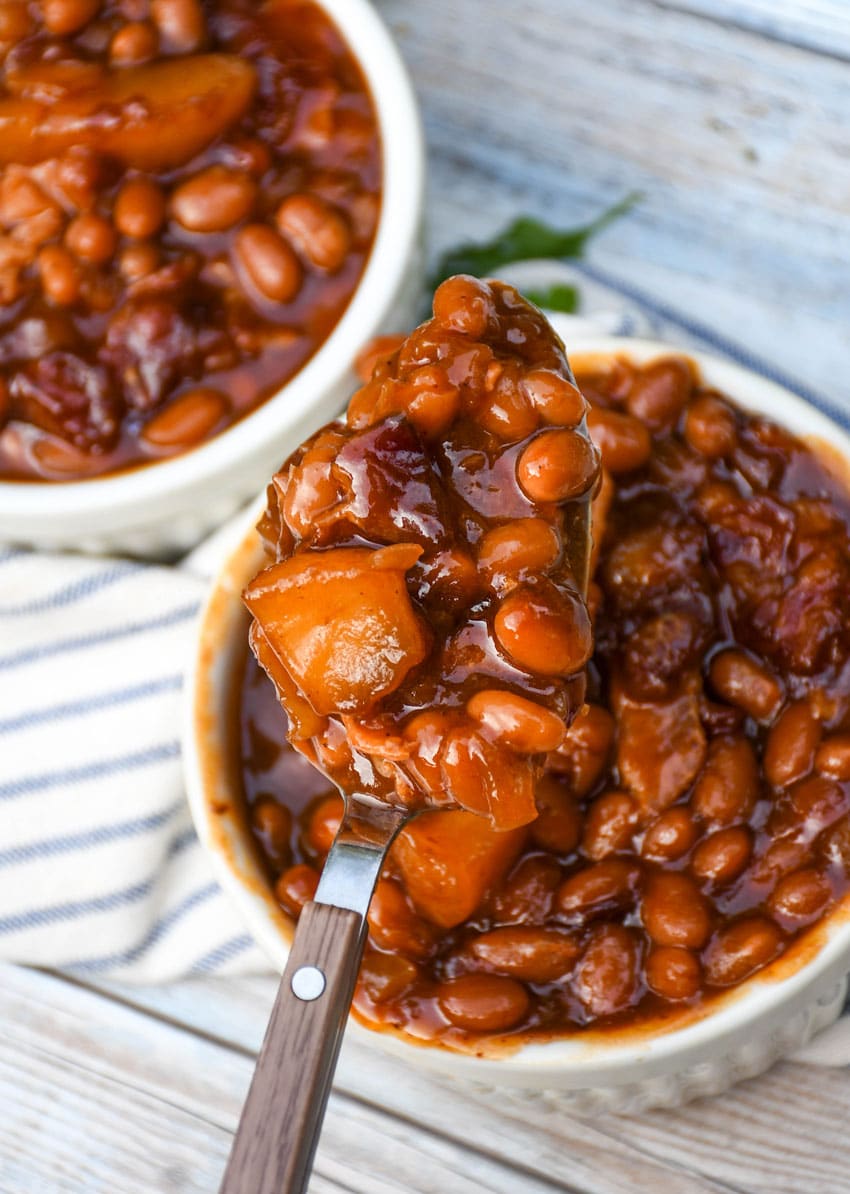 apple pie baked beans in two small white ramekins