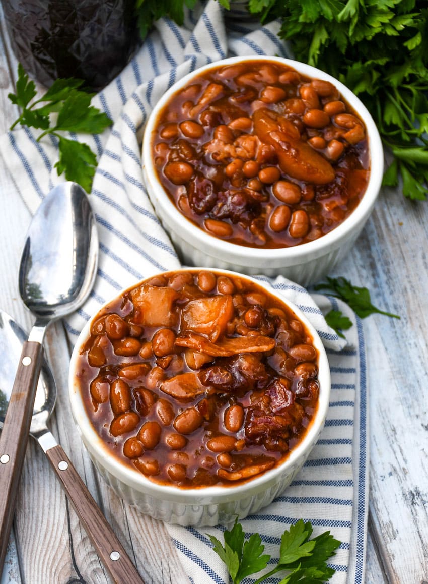 apple pie baked beans in two small white ramekins